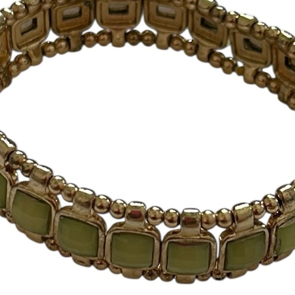 Elegant Gold and Green Bracelet - Picture 2 of 7